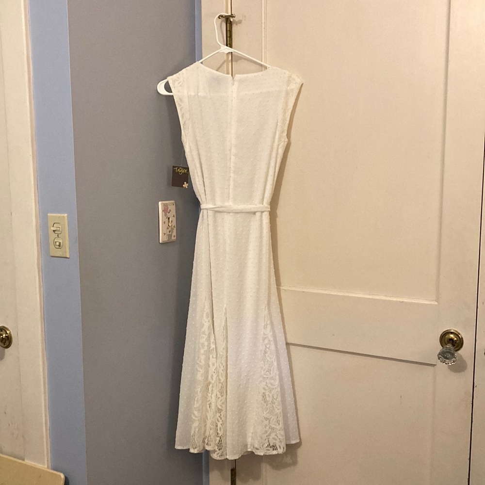 White dress. Size 2. Lace details. NWT